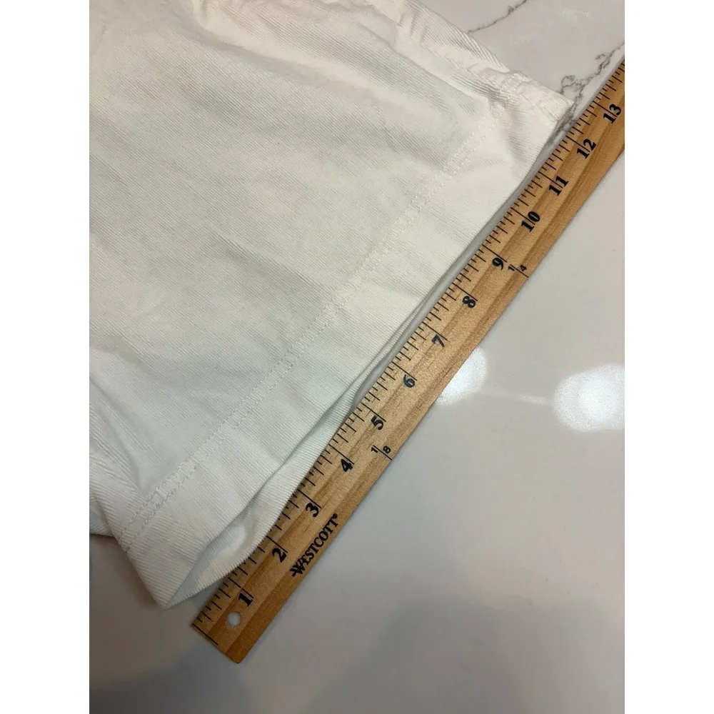 Athleta pica white